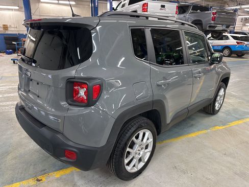 Used 2022 Jeep Renegade Latitude w/ Convenience Group AWD/4WD image 5