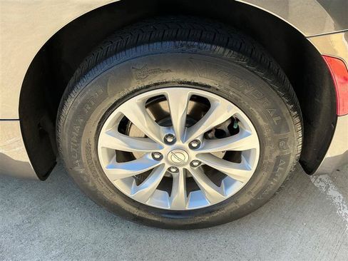 Used 2018 Chrysler Pacifica Touring-L FWD image 24