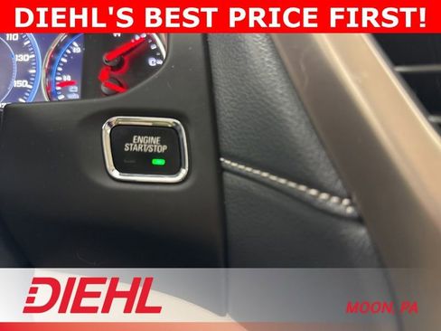 Used 2022 GMC Acadia Denali w/ Denali Ultimate Package AWD/4WD image 21