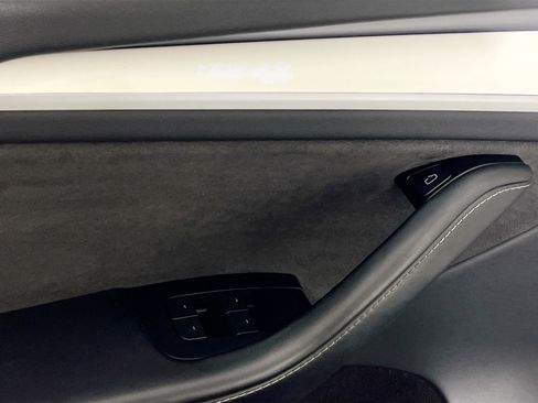 Used 2024 Tesla Model Y Long Range AWD/4WD image 16