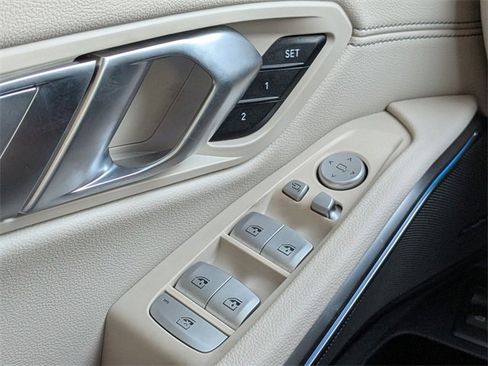 Used 2025 BMW 330i Sedan w/ M Sport Package image 31