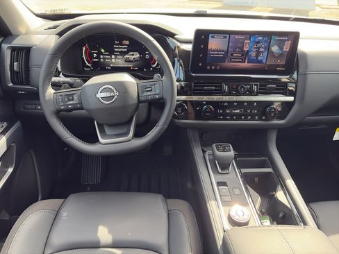 New 2026 Nissan Pathfinder SL image 12