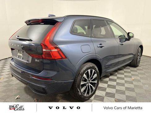 Used 2025 Volvo XC60 B5 Plus w/ Climate Package image 9