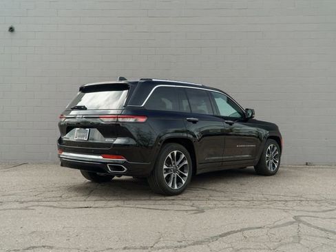 Used 2023 Jeep Grand Cherokee Overland AWD/4WD image 7