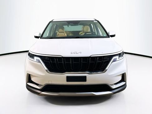 Used 2023 Kia Carnival LX image 3