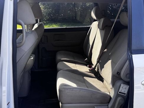 Used 2016 Kia Sedona LX w/ Option Group 020 FWD image 10