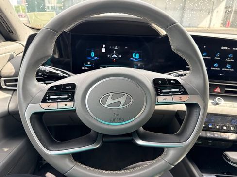 Used 2025 Hyundai Elantra SEL FWD image 2