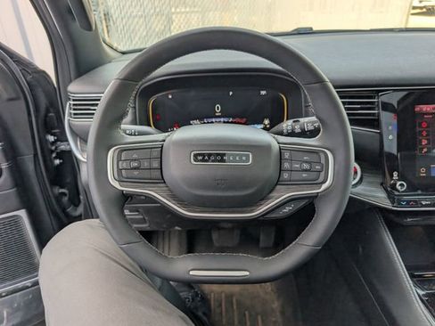 Used 2023 Jeep Wagoneer Series II w/ Premium Group I AWD/4WD image 9