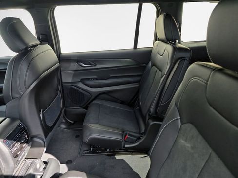 New 2025 Jeep Grand Cherokee L Altitude image 33