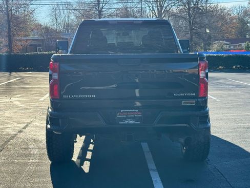 Used 2021 Chevrolet Silverado 2500 Custom w/ Custom Value Package image 7