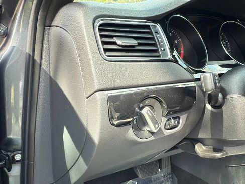 Used 2015 Volkswagen Jetta SE image 28