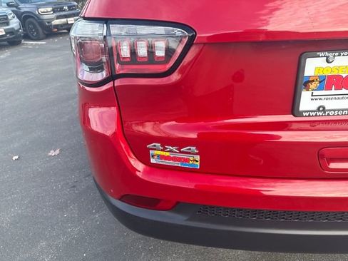 Used 2018 Jeep Compass Latitude w/ Popular Equipment Group image 40