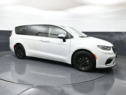 Used 2023 Chrysler Pacifica Touring-L
