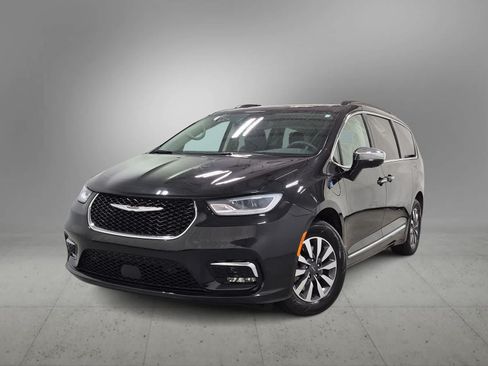 Certified 2022 Chrysler Pacifica Limited FWD image 1