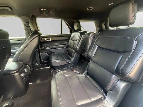 Used 2020 Ford Explorer XLT w/ Equipment Group 202A RWD image 15