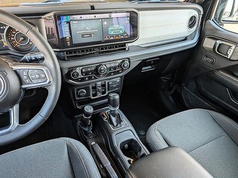 Used 2025 Jeep Wrangler Unlimited Sahara AWD/4WD image 23