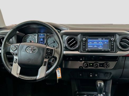 Used 2018 Toyota Tacoma SR5 RWD image 18