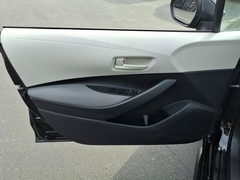 Used 2022 Toyota Corolla LE image 6