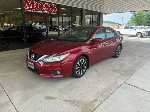 Used 2017 Nissan Altima 2.5 SV FWD image 1