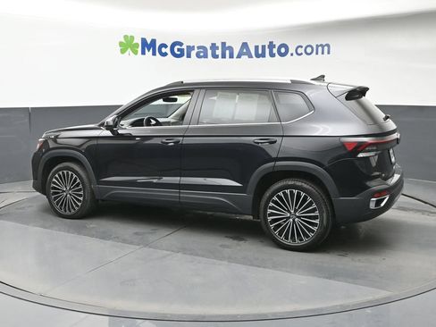 Used 2025 Volkswagen Taos SE FWD image 23