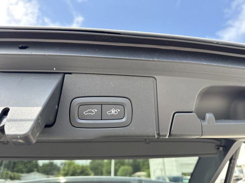 Certified 2023 Volvo XC60 B5 Ultimate w/ Climate Package FWD image 32