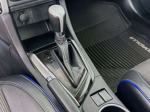 Used 2017 Toyota Corolla SE w/ Carpet Mat Package (TMS) FWD image 19