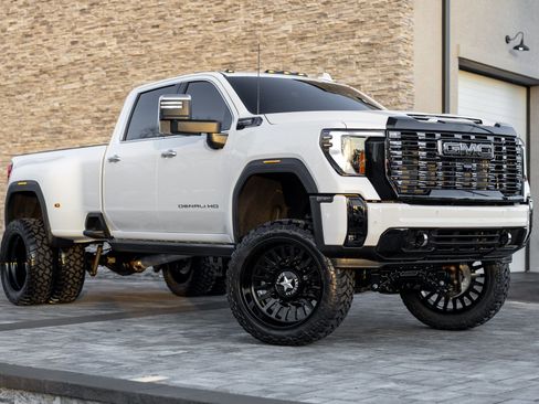 Used 2026 GMC Sierra 3500 Denali Ultimate image 2