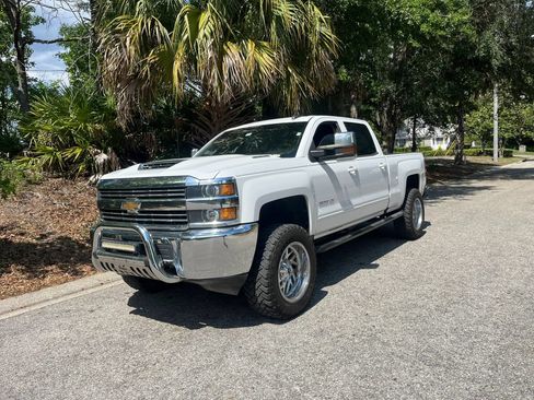Used 2017 Chevrolet Silverado 2500 LT AWD/4WD image 8