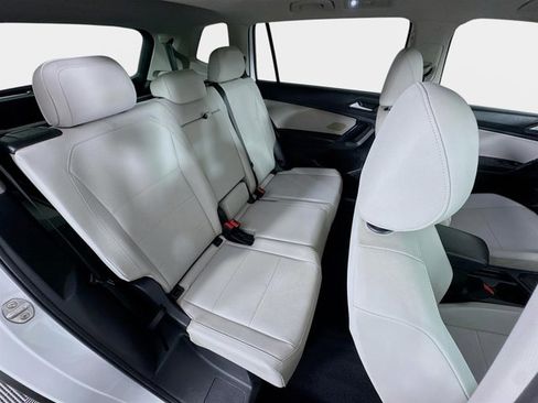 Used 2019 Volkswagen Tiguan SE w/ Panoramic Sunroof Package image 27