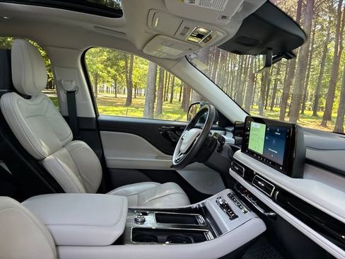 Certified 2025 Lincoln Aviator Reserve w/ Luxury Package AWD/4WD image 23