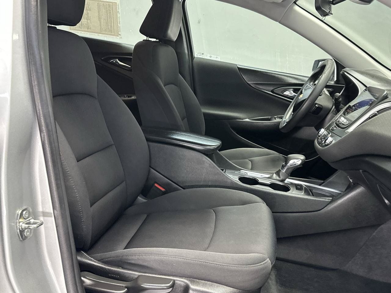 Used 2022 Chevrolet Malibu LT FWD image 10