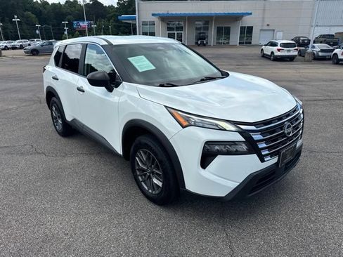 Used 2024 Nissan Rogue S FWD image 3