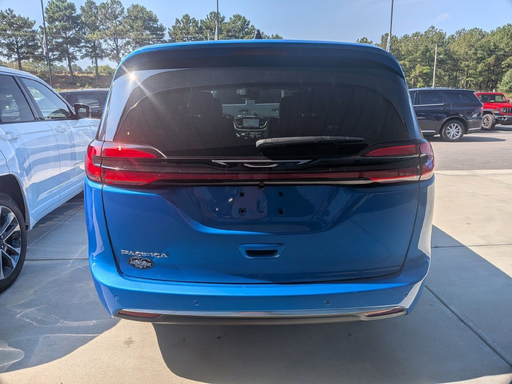 New 2027 Chrysler Pacifica Select FWD image 4