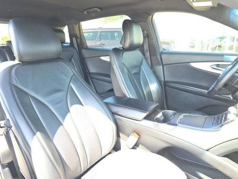 Used 2019 Lincoln Nautilus Select image 9