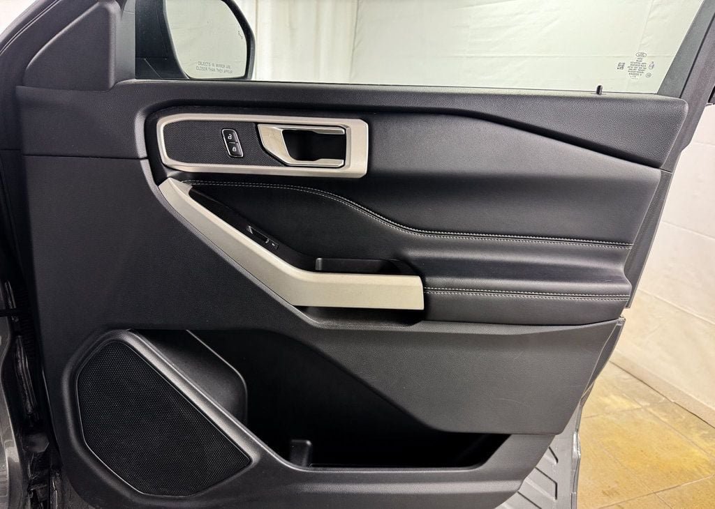 Used 2022 Ford Explorer XLT w/ Equipment Group 202A AWD/4WD image 19