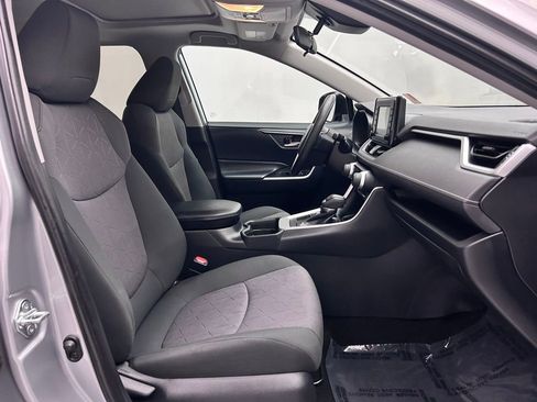 Used 2019 Toyota RAV4 XLE image 17