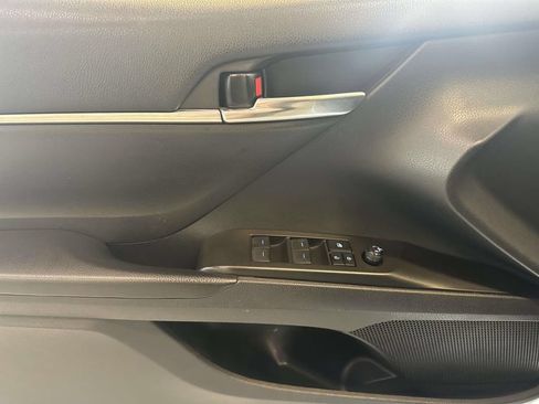 Used 2022 Toyota Camry SE FWD image 17