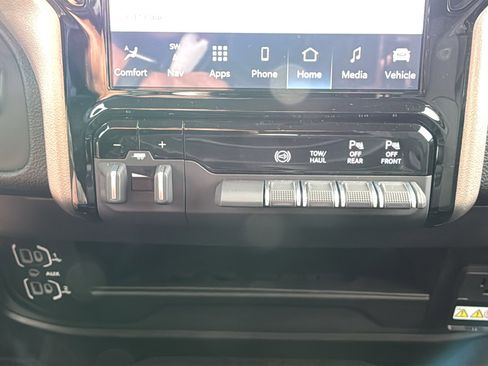 Used 2024 RAM 2500 Laramie image 29