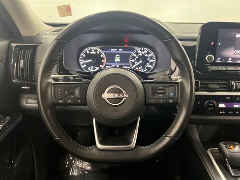 Used 2022 Nissan Pathfinder SV image 17