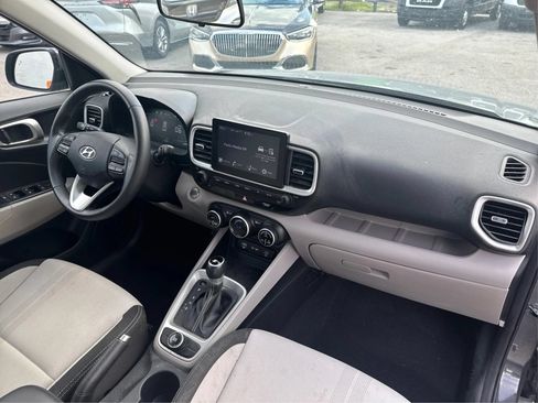 Used 2025 Hyundai Venue SEL FWD image 15