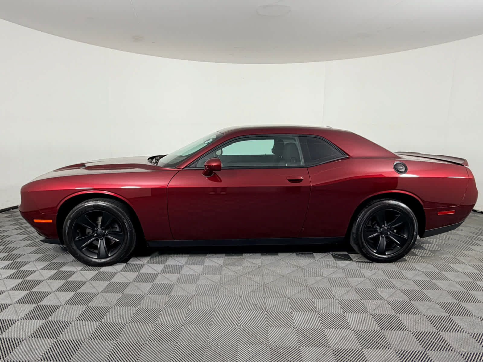 Used 2020 Dodge Challenger SXT RWD image 6