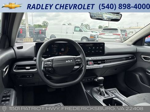 Used 2025 Kia K4 FWD image 13