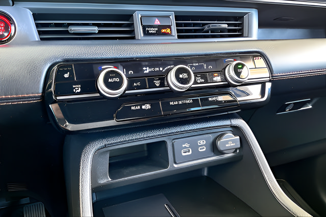 Used 2025 Honda Pilot TrailSport image 23