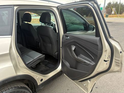 Used 2017 Ford Escape SE w/ Equipment Group 201A image 40