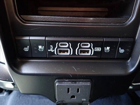 Used 2019 RAM 1500 Limited AWD/4WD image 12
