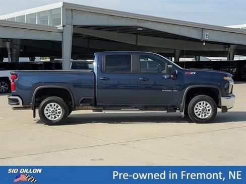 Used 2022 Chevrolet Silverado 2500 LT w/ Convenience Package AWD/4WD image 3