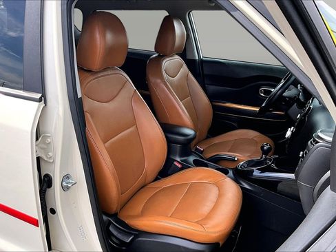 Used 2016 Kia Soul ! w/ Premium Package image 7