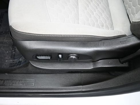 Used 2021 Chevrolet Equinox LT image 15