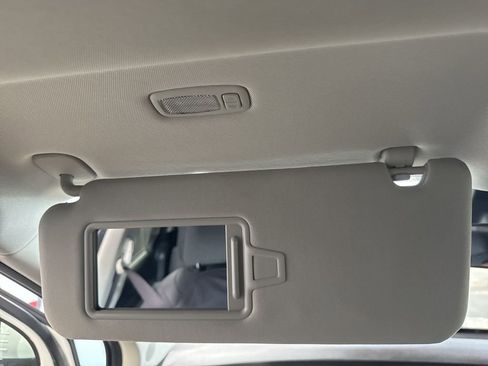 Used 2022 Kia Carnival LX image 41