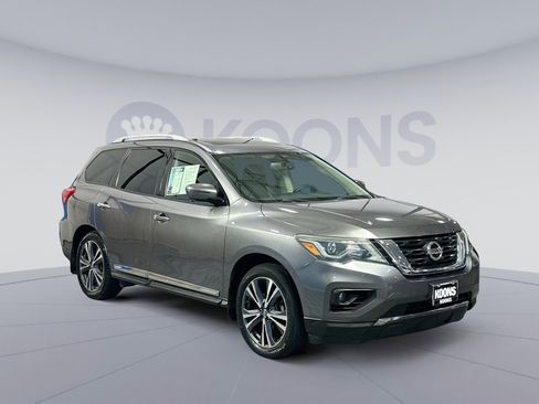 Used 2018 Nissan Pathfinder Platinum image 10